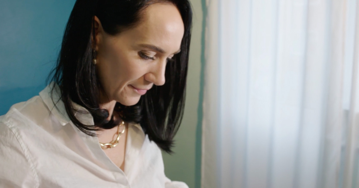 En kvinde i sit hjem fra Jyske Bank reklame film